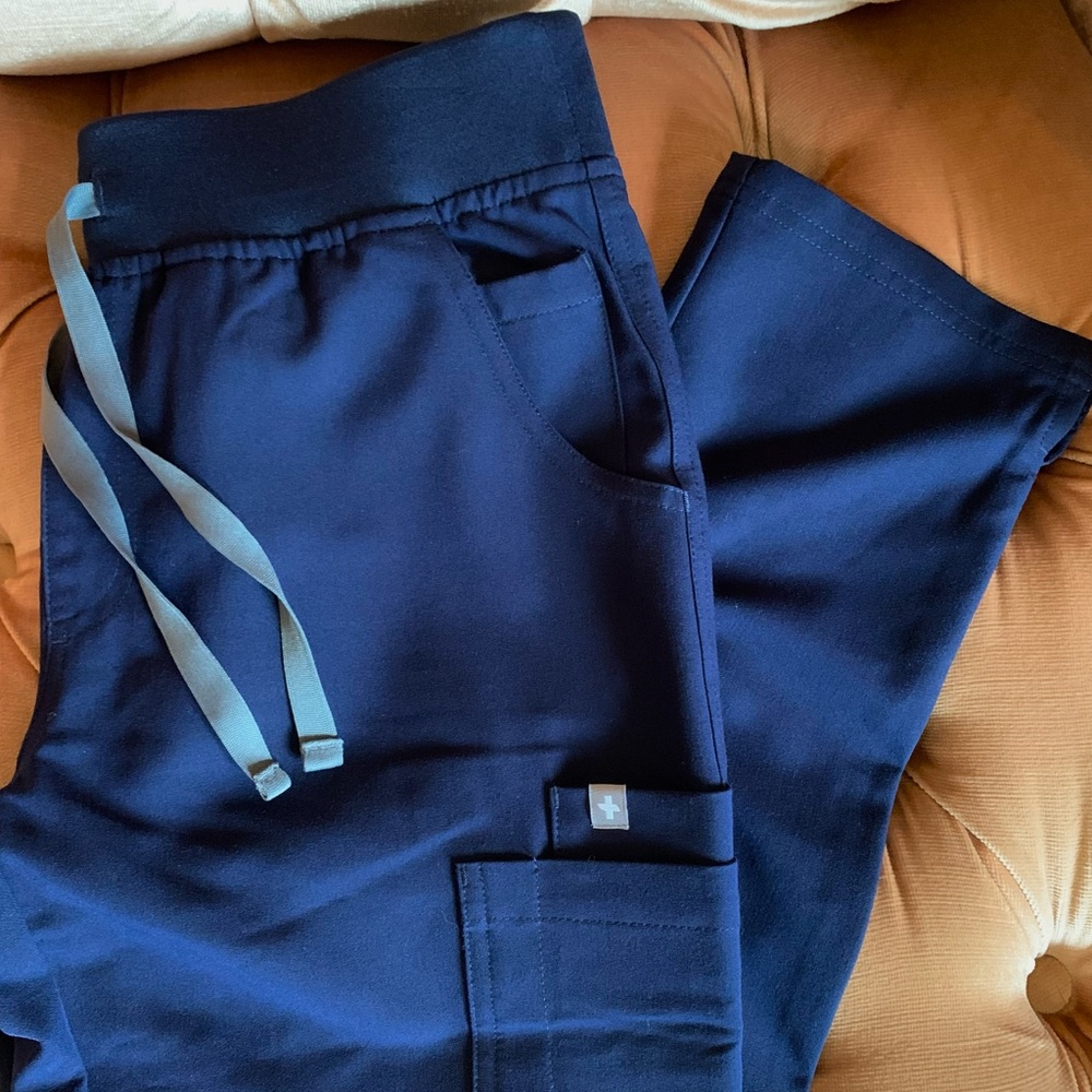 NWOT FIGS NAVY Yola™ Scrub Pants